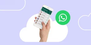 celular con la aplicación de whatsapp