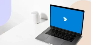laptop mostrando el logo de messagebird