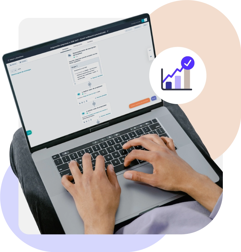 una laptop mostrando un flujo de automatización de hubspot
